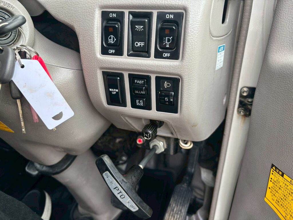 平成２３年　日野　デュトロ　２トン３段クレーン　フックイン・ラジコン付（車検1年付）