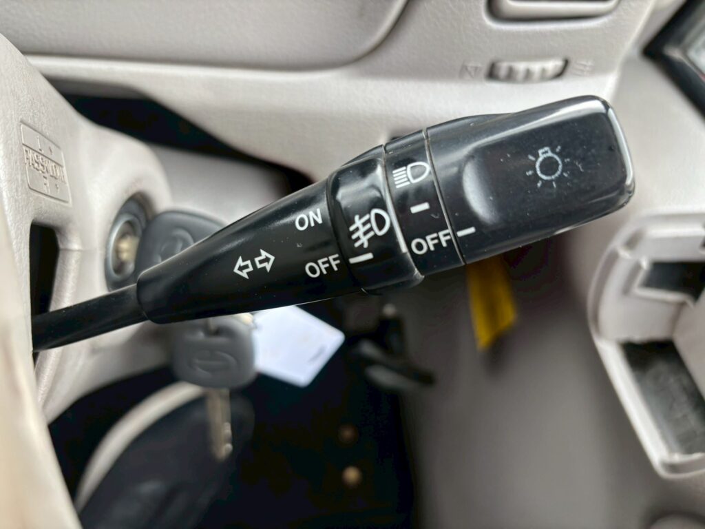 平成２３年　日野　デュトロ　２トン３段クレーン　フックイン・ラジコン付（車検1年付）