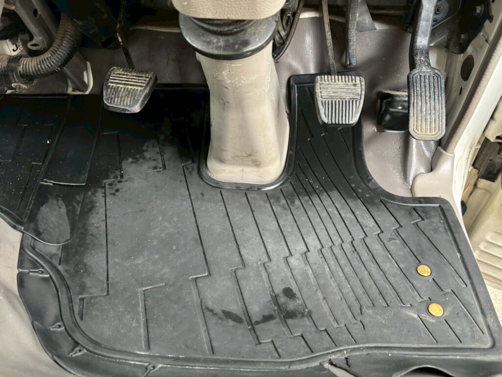 平成２３年　日野　デュトロ　２トン３段クレーン　フックイン・ラジコン付（車検1年付）