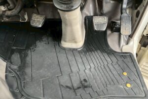 サムネイル: 平成２３年　日野　デュトロ　２トン３段クレーン　フックイン・ラジコン付（車検1年付）