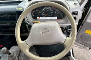 サムネイル: 平成２３年　日野　デュトロ　２トン３段クレーン　フックイン・ラジコン付（車検1年付）