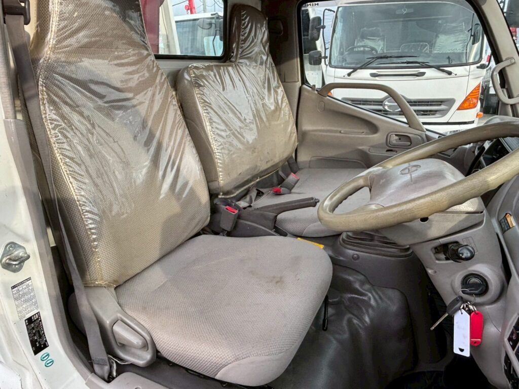 平成２３年　日野　デュトロ　２トン３段クレーン　フックイン・ラジコン付（車検1年付）