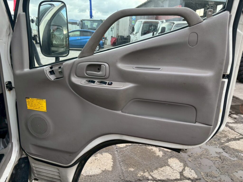 平成２３年　日野　デュトロ　２トン３段クレーン　フックイン・ラジコン付（車検1年付）