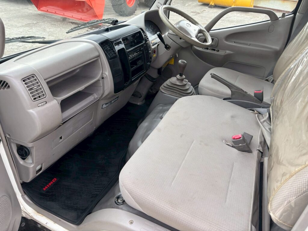 平成２３年　日野　デュトロ　２トン３段クレーン　フックイン・ラジコン付（車検1年付）