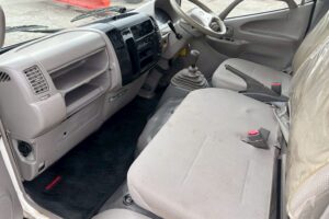 サムネイル: 平成２３年　日野　デュトロ　２トン３段クレーン　フックイン・ラジコン付（車検1年付）