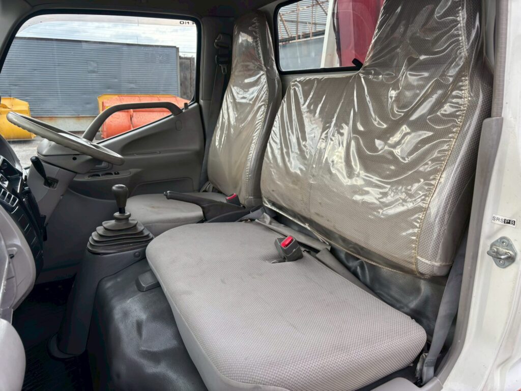 平成２３年　日野　デュトロ　２トン３段クレーン　フックイン・ラジコン付（車検1年付）