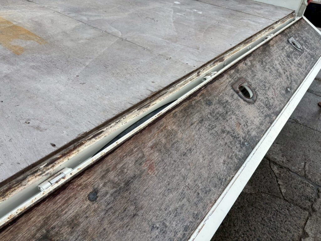 平成２３年　日野　デュトロ　２トン３段クレーン　フックイン・ラジコン付（車検1年付）