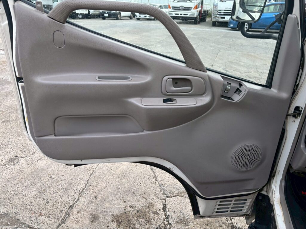 平成２３年　日野　デュトロ　２トン３段クレーン　フックイン・ラジコン付（車検1年付）