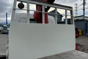 サムネイル: 平成２３年　日野　デュトロ　２トン３段クレーン　フックイン・ラジコン付（車検1年付）