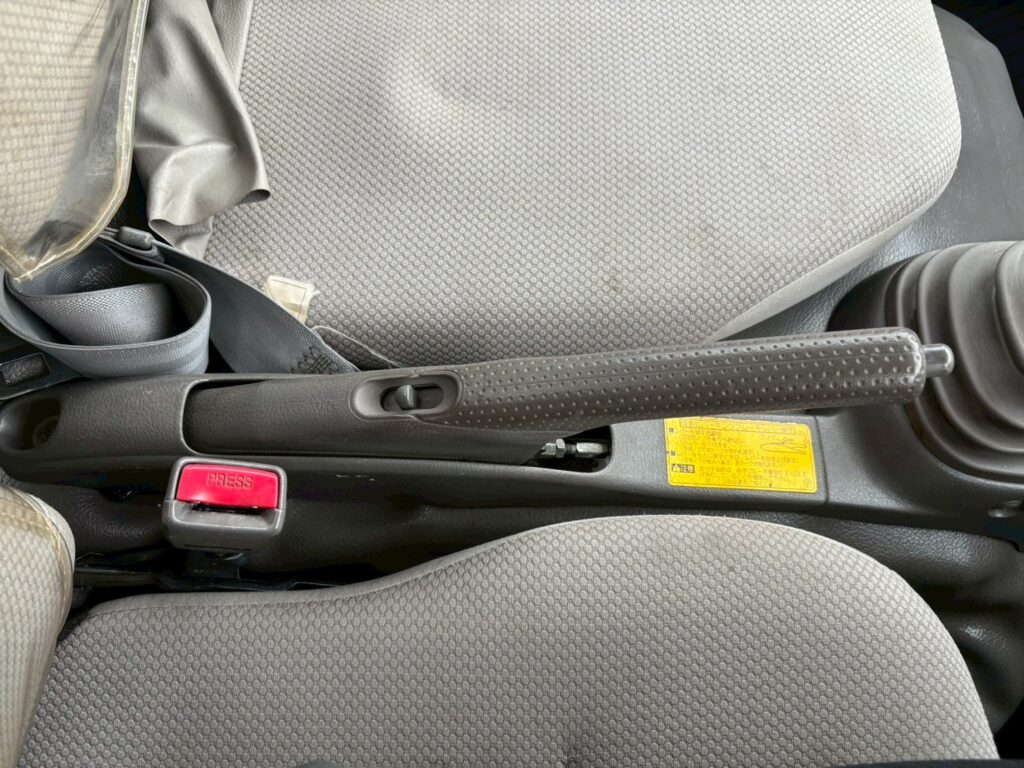 平成２３年　日野　デュトロ　２トン３段クレーン　フックイン・ラジコン付（車検1年付）