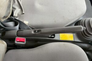 サムネイル: 平成２３年　日野　デュトロ　２トン３段クレーン　フックイン・ラジコン付（車検1年付）