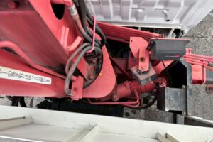 サムネイル: 平成２３年　日野　デュトロ　２トン３段クレーン　フックイン・ラジコン付（車検1年付）