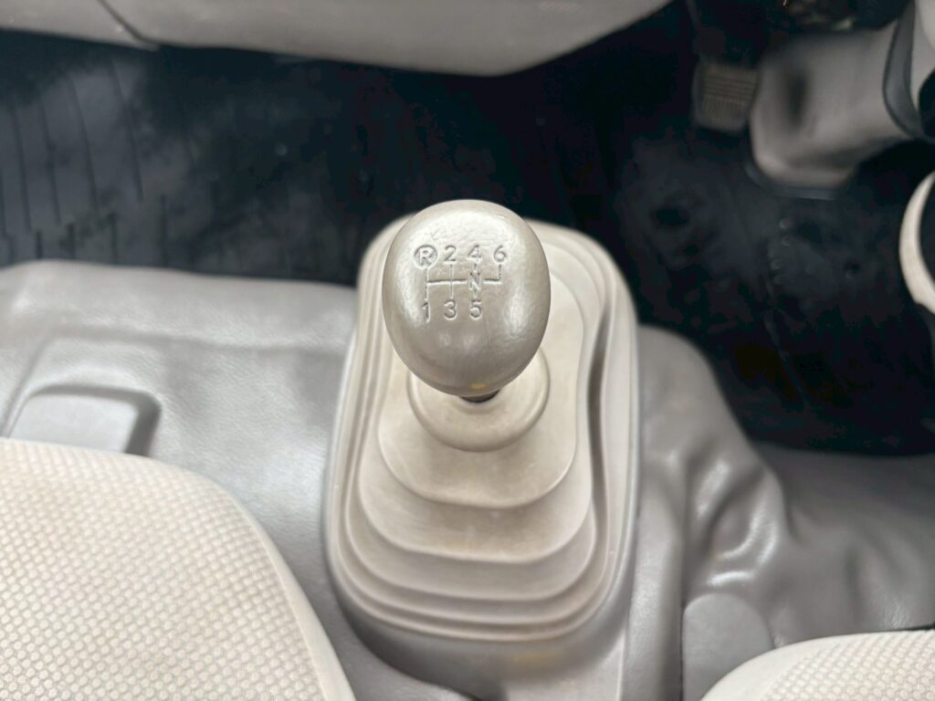 平成２３年　日野　デュトロ　２トン３段クレーン　フックイン・ラジコン付（車検1年付）