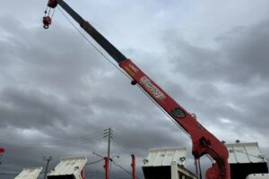 サムネイル: 平成２３年　日野　デュトロ　２トン３段クレーン　フックイン・ラジコン付（車検1年付）