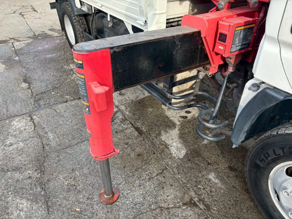 平成２３年　日野　デュトロ　２トン３段クレーン　フックイン・ラジコン付（車検1年付）