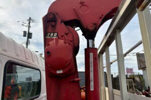 サムネイル: 平成２３年　日野　デュトロ　２トン３段クレーン　フックイン・ラジコン付（車検1年付）