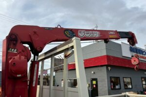 サムネイル: 平成２３年　日野　デュトロ　２トン３段クレーン　フックイン・ラジコン付（車検1年付）