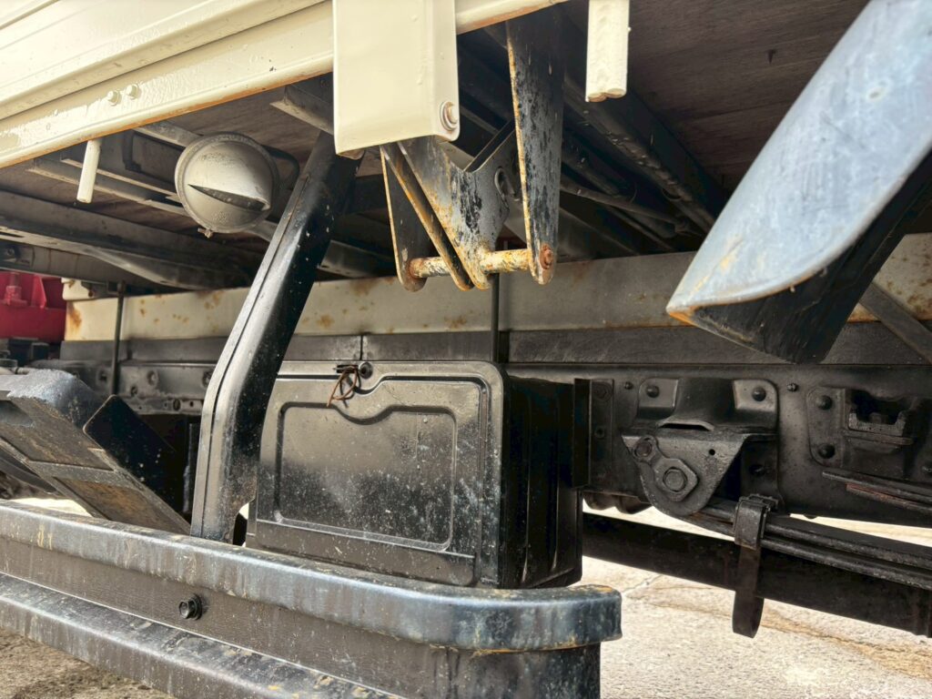 平成２３年　日野　デュトロ　２トン３段クレーン　フックイン・ラジコン付（車検1年付）