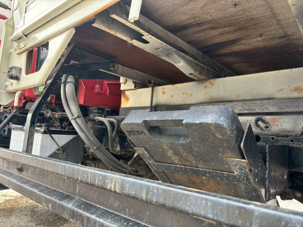 平成２３年　日野　デュトロ　２トン３段クレーン　フックイン・ラジコン付（車検1年付）