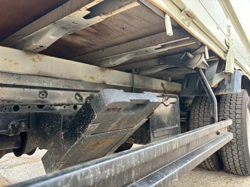 平成２３年　日野　デュトロ　２トン３段クレーン　フックイン・ラジコン付（車検1年付）