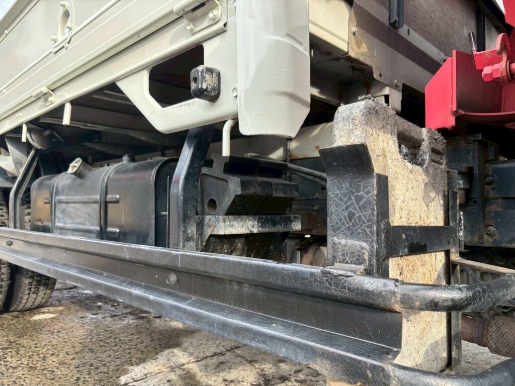 平成２３年　日野　デュトロ　２トン３段クレーン　フックイン・ラジコン付（車検1年付）