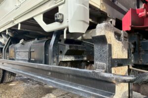 サムネイル: 平成２３年　日野　デュトロ　２トン３段クレーン　フックイン・ラジコン付（車検1年付）