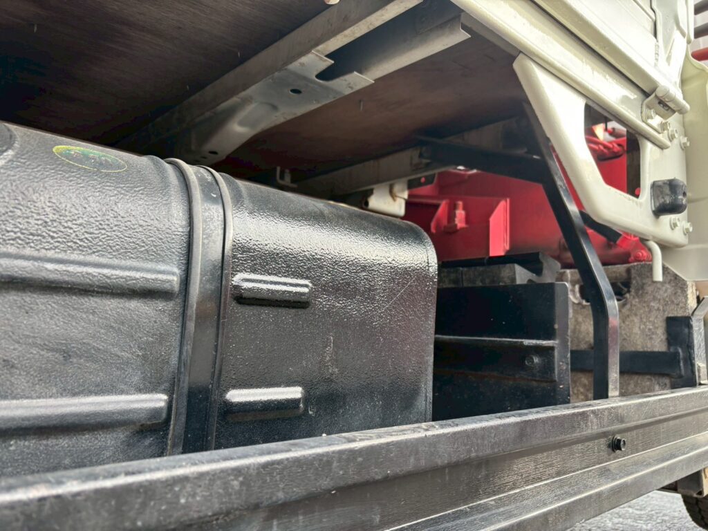 平成２３年　日野　デュトロ　２トン３段クレーン　フックイン・ラジコン付（車検1年付）