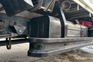 サムネイル: 平成２３年　日野　デュトロ　２トン３段クレーン　フックイン・ラジコン付（車検1年付）