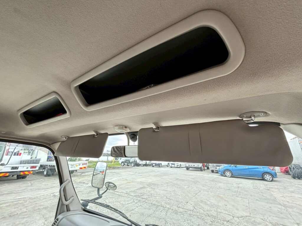 平成２３年　日野　デュトロ　２トン３段クレーン　フックイン・ラジコン付（車検1年付）