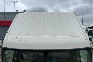 サムネイル: 平成２３年　日野　デュトロ　２トン３段クレーン　フックイン・ラジコン付（車検1年付）