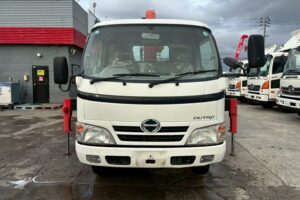 サムネイル: 平成２３年　日野　デュトロ　２トン３段クレーン　フックイン・ラジコン付（車検1年付）