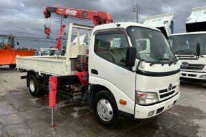 サムネイル: 平成２３年　日野　デュトロ　２トン３段クレーン　フックイン・ラジコン付（車検1年付）