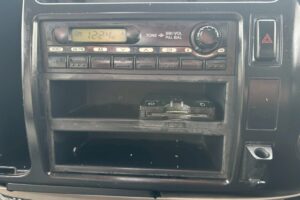 サムネイル: 平成２３年　日野　デュトロ　２トン３段クレーン　フックイン・ラジコン付（車検1年付）