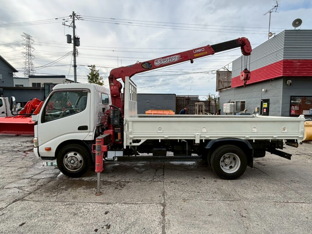 平成２３年　日野　デュトロ　２トン３段クレーン　フックイン・ラジコン付（車検1年付）