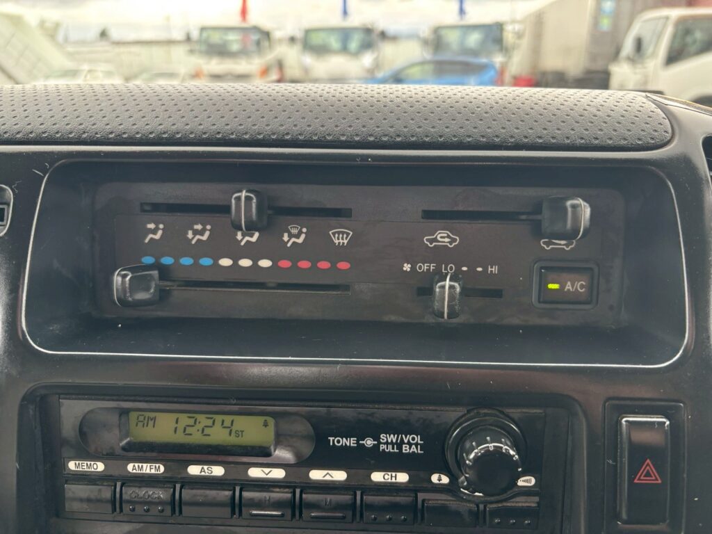 平成２３年　日野　デュトロ　２トン３段クレーン　フックイン・ラジコン付（車検1年付）