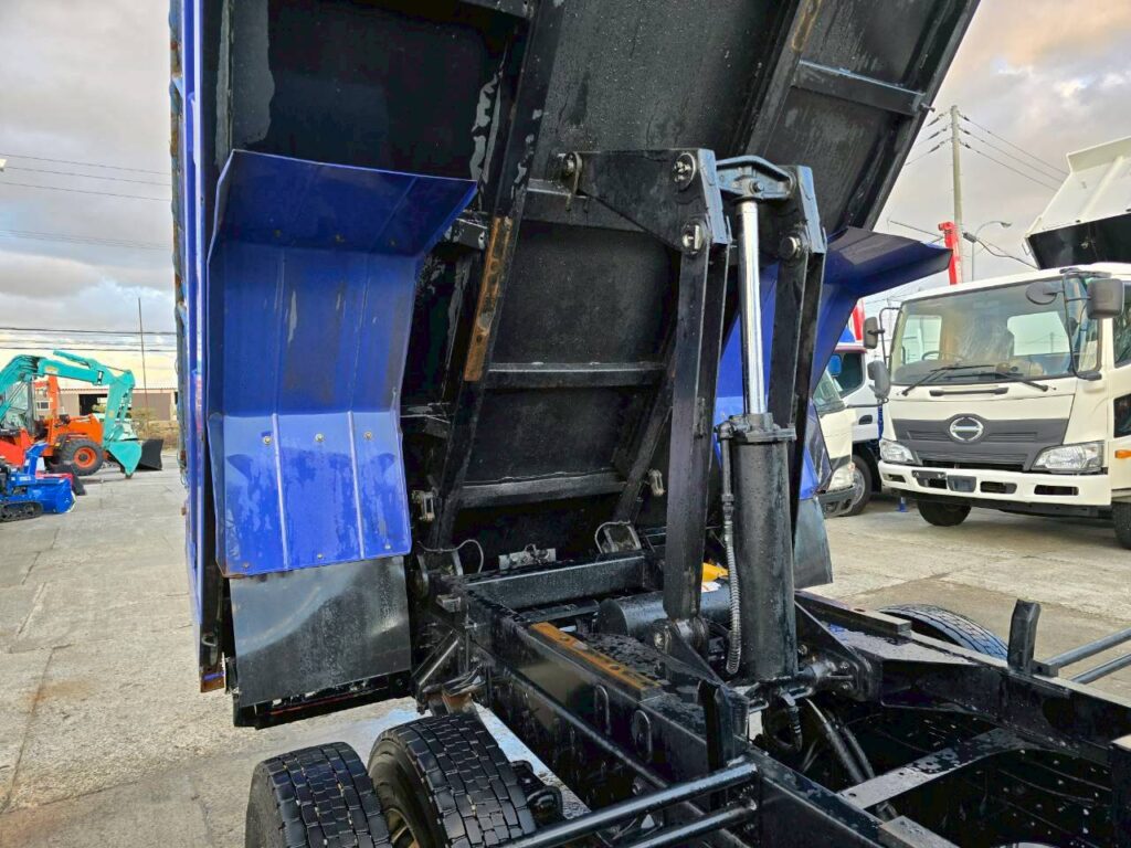 令和1年　いすゞ　フォワード　４トンダンプ　コボレーン付（車検1年付）