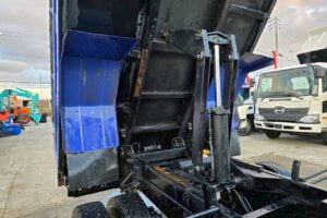 サムネイル: 令和1年　いすゞ　フォワード　４トンダンプ　コボレーン付（車検1年付）