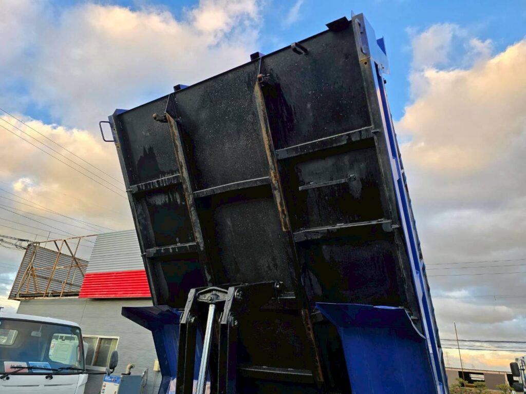 令和1年　いすゞ　フォワード　４トンダンプ　コボレーン付（車検1年付）