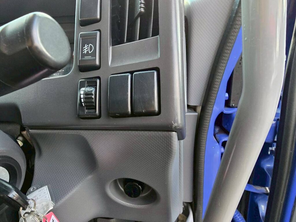 令和1年　いすゞ　フォワード　４トンダンプ　コボレーン付（車検1年付）