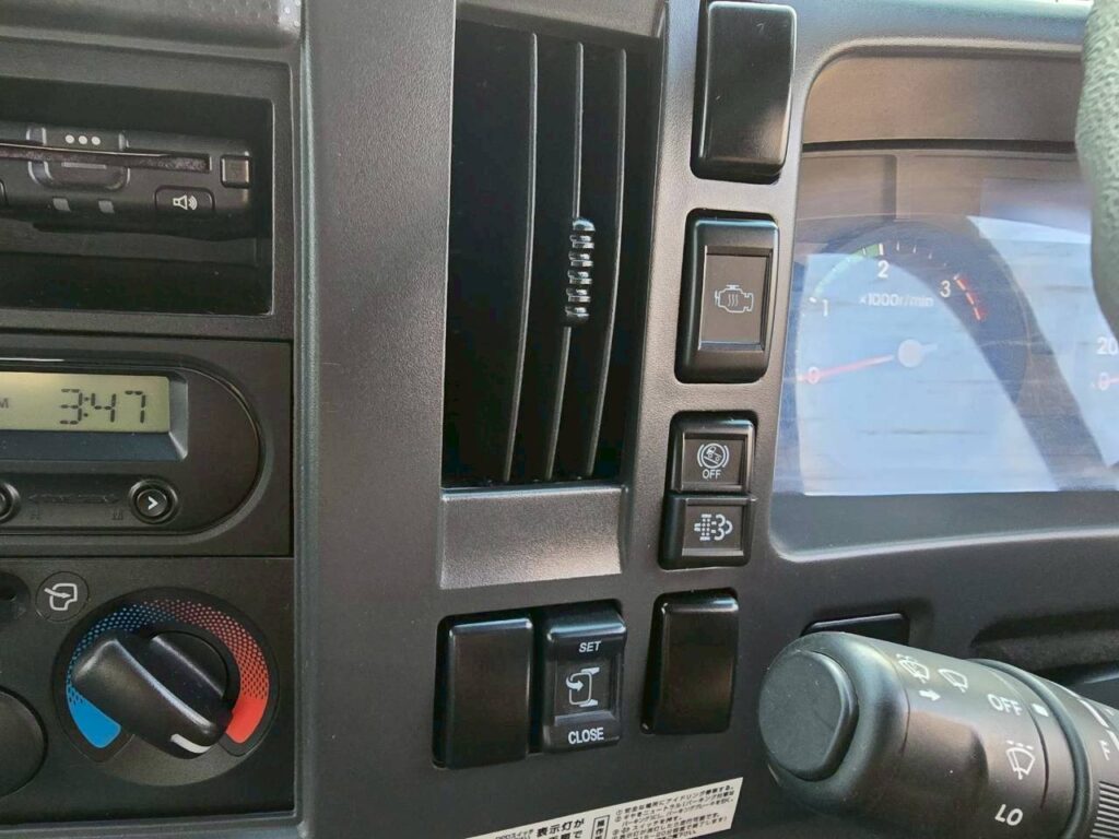 令和1年　いすゞ　フォワード　４トンダンプ　コボレーン付（車検1年付）