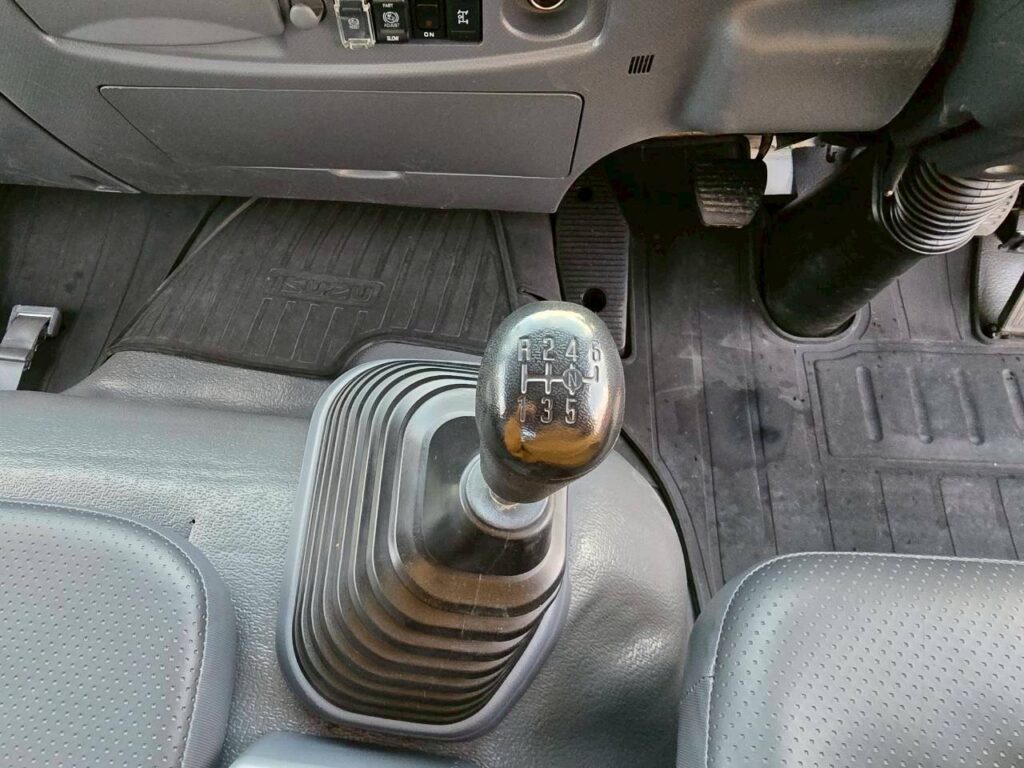 令和1年　いすゞ　フォワード　４トンダンプ　コボレーン付（車検1年付）