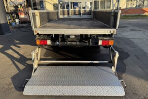 サムネイル: 平成20年　デュトロ２トン３段クレーンロング　パワーゲート　車検１年付