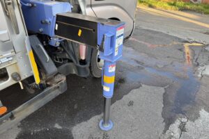 サムネイル: 平成20年　デュトロ２トン３段クレーンロング　パワーゲート　車検１年付