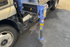 サムネイル: 平成20年　デュトロ２トン３段クレーンロング　パワーゲート　車検１年付