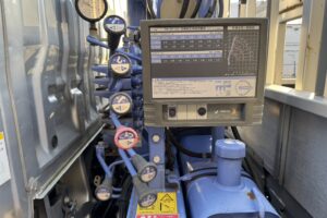 サムネイル: 平成20年　デュトロ２トン３段クレーンロング　パワーゲート　車検１年付