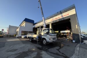 サムネイル: 平成20年　デュトロ２トン３段クレーンロング　パワーゲート　車検１年付