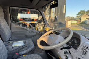 サムネイル: 平成20年　デュトロ２トン３段クレーンロング　パワーゲート　車検１年付