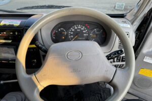 サムネイル: 平成20年　デュトロ２トン３段クレーンロング　パワーゲート　車検１年付