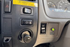 サムネイル: 平成20年　デュトロ２トン３段クレーンロング　パワーゲート　車検１年付