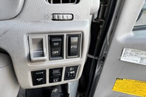 サムネイル: 平成20年　デュトロ２トン３段クレーンロング　パワーゲート　車検１年付